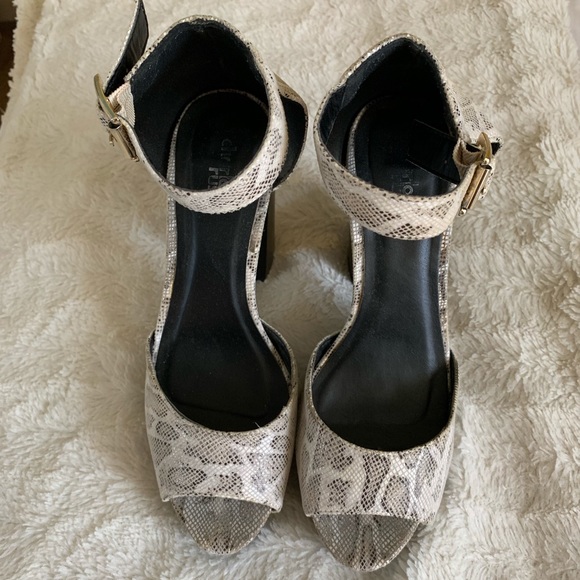 Chunky heels w/ print - Picture 4 of 4